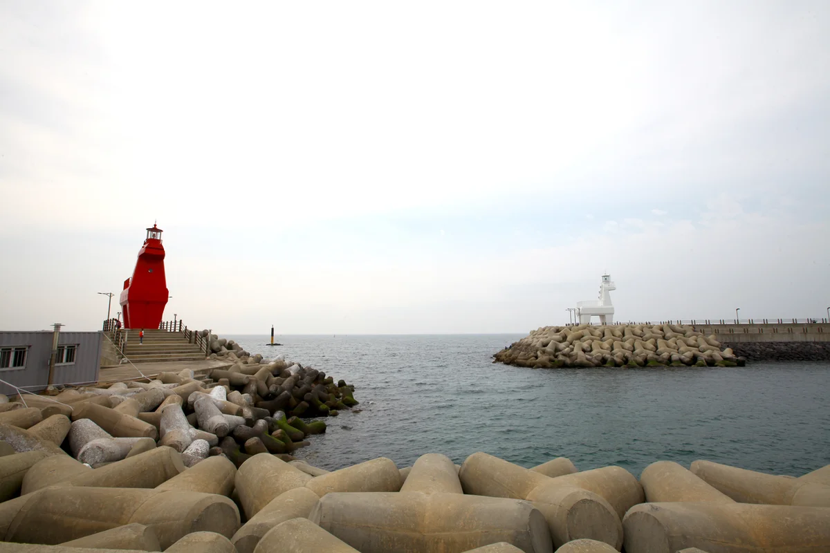 이호테우 전시 (출처 : 한국관광공사)