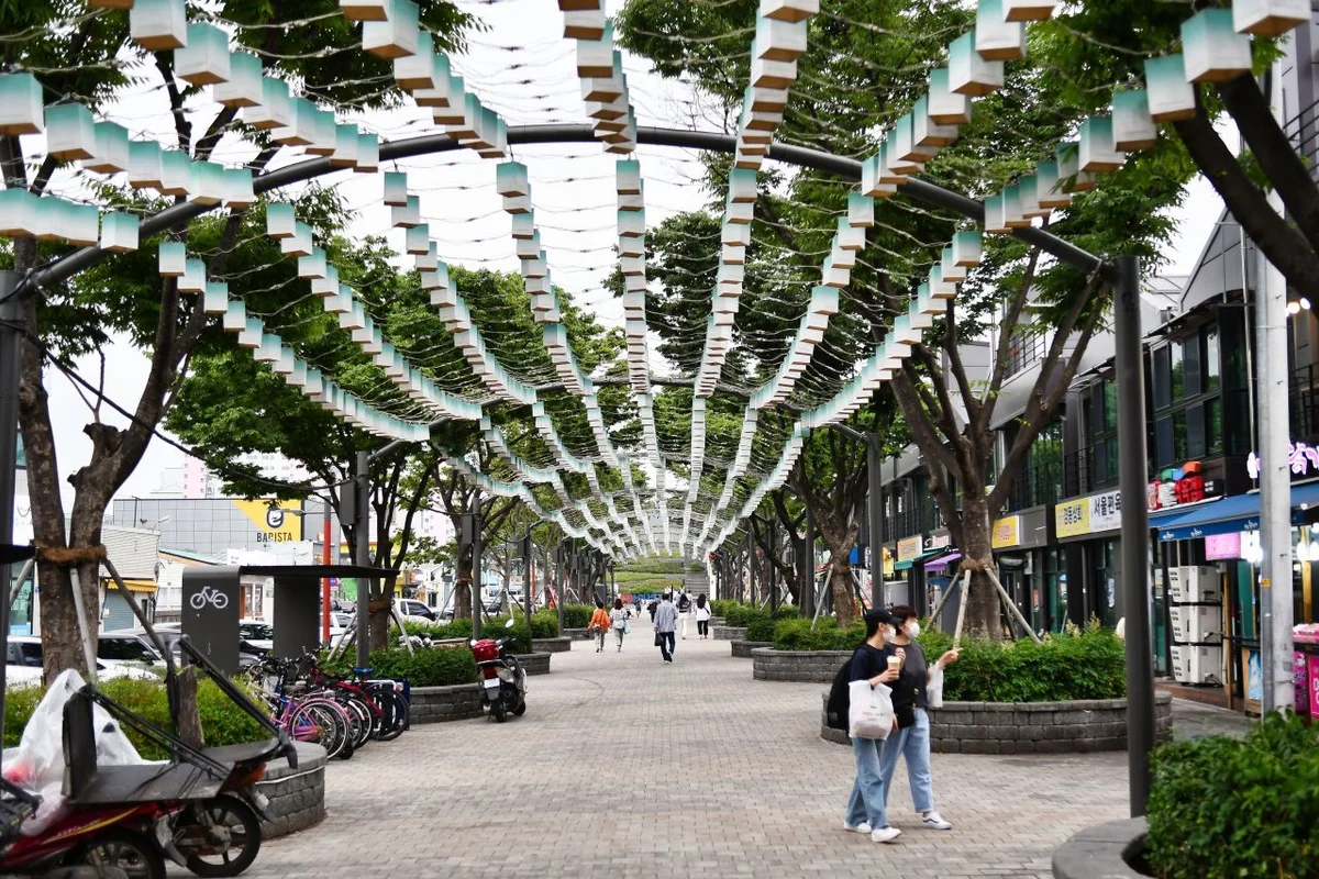 가로수길 등산 코스 (출처 : 한국관광공사)