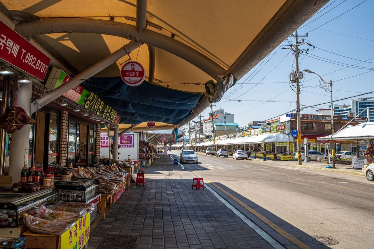 주문진 수산시장 횟집 (출처 : 한국관광공사)